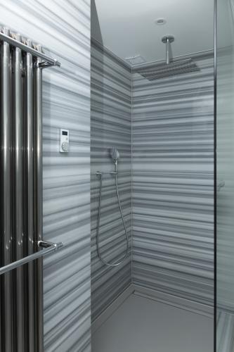 Quartz Shower Tray