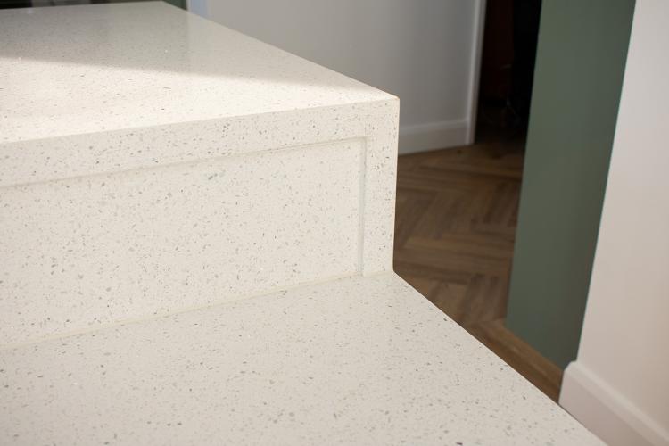 Quartz Mitred Edges